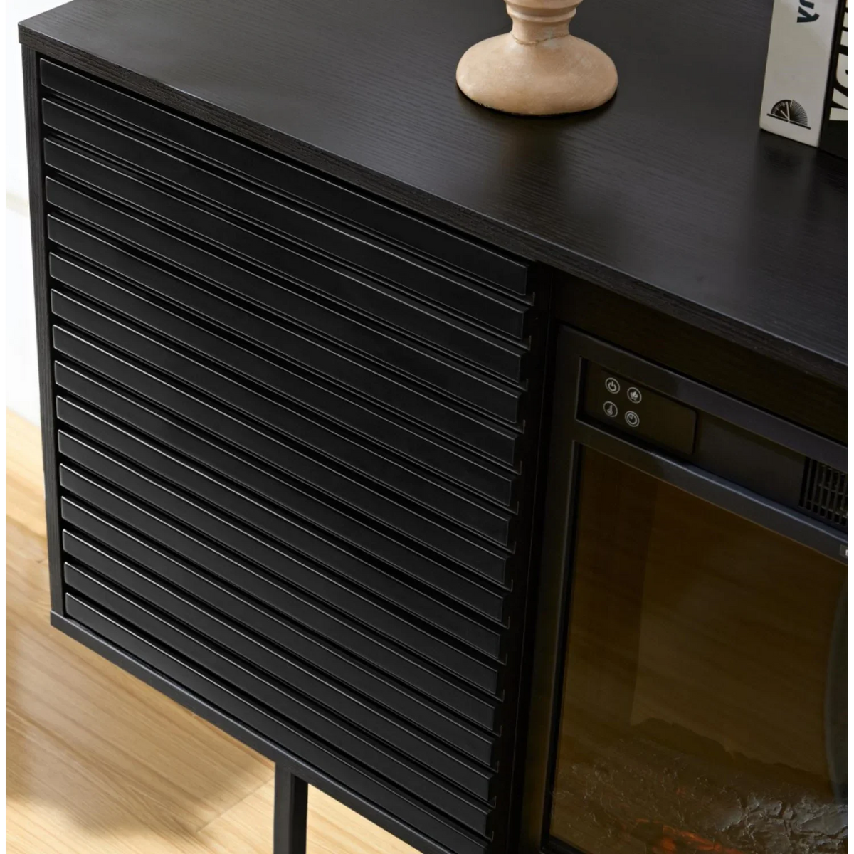 DeeHome W9986B The whole cabinet is made of Onyx oak board, the middle layer board on both sides of the cabinet can be adjusted, the furnace is embedded in the middle grid with the remote control